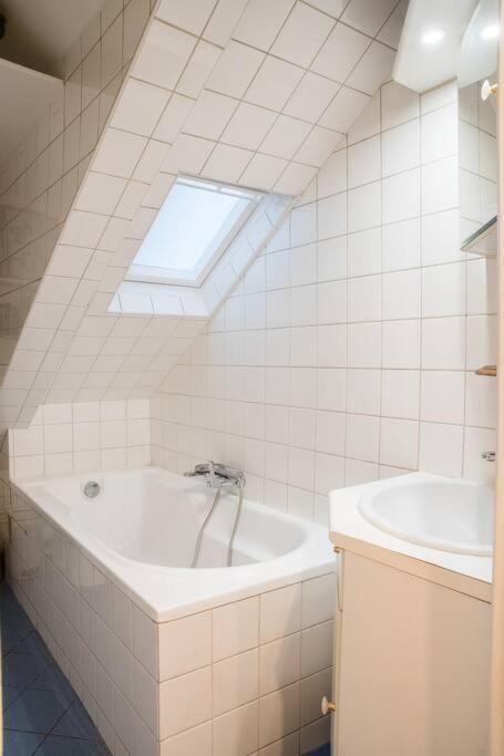 Spacious Studio In Paris Hyper Center - Smart Tv & Wifi - 4P Apartment Exterior photo